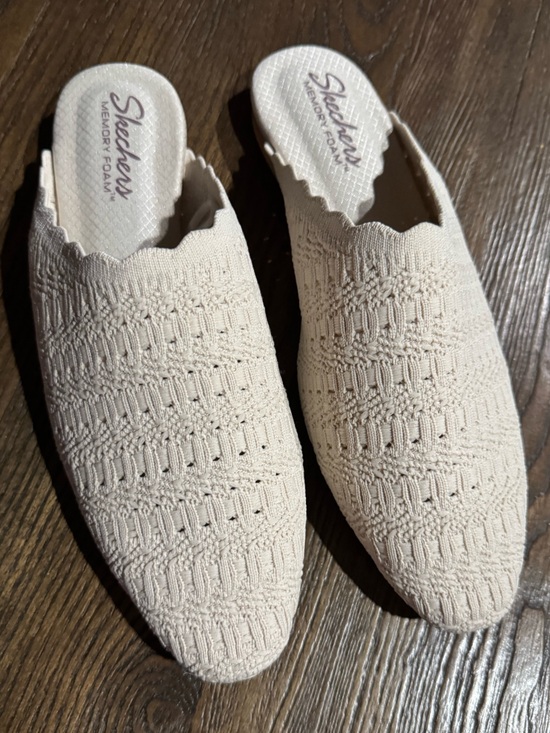 Skechers Shoes - SKECHERS Memory Foam in Natural 
Cleo - Snip